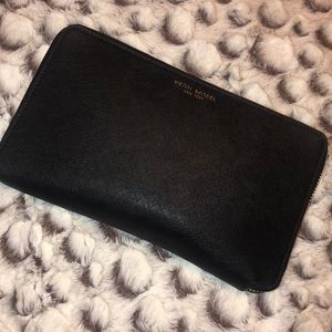 Henri Bendel Wallet, good condition